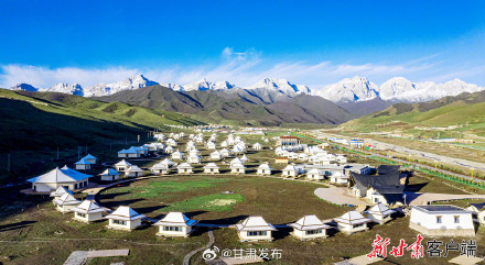 天祝：初夏祁连山景美如画