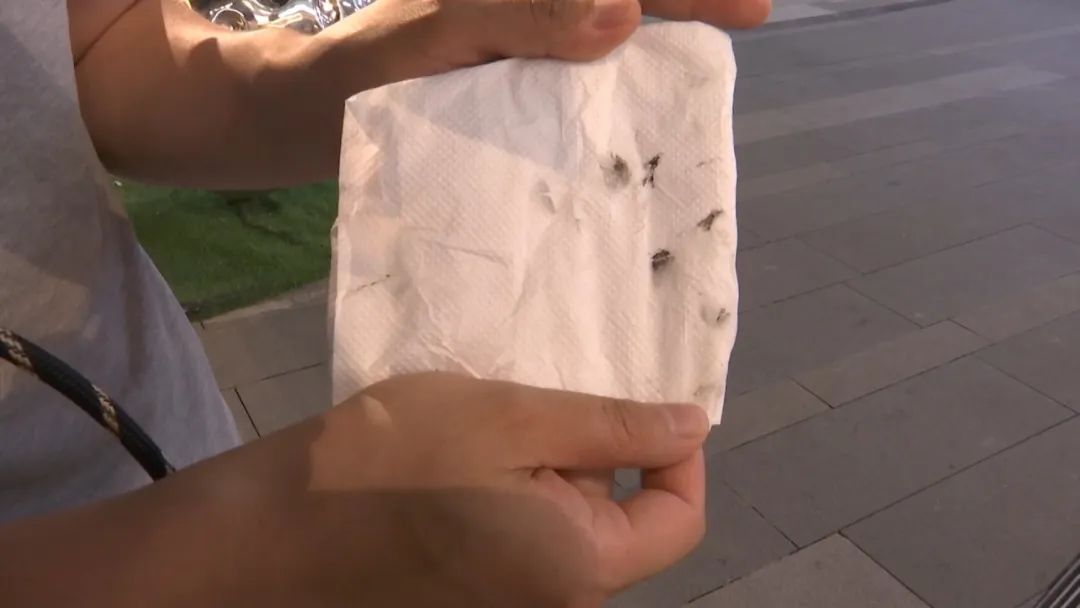 汉堡吃了一半，贵阳夫妻怀疑里面有……维权时当事人突然……