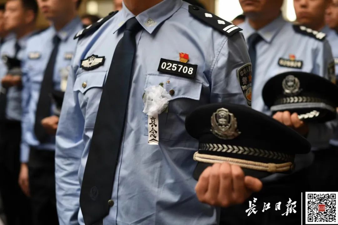 身中15刀不放弃，武汉民警邱建军英勇牺牲！