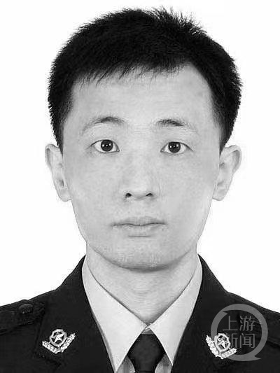 身中15刀仍紧追歹徒，牺牲民警邱建军遗体告别仪式今日举行