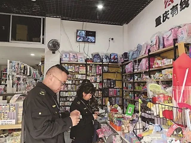 多地管控令孩童沉迷的“烟卡” 记者调查发现仍有文具店售卖