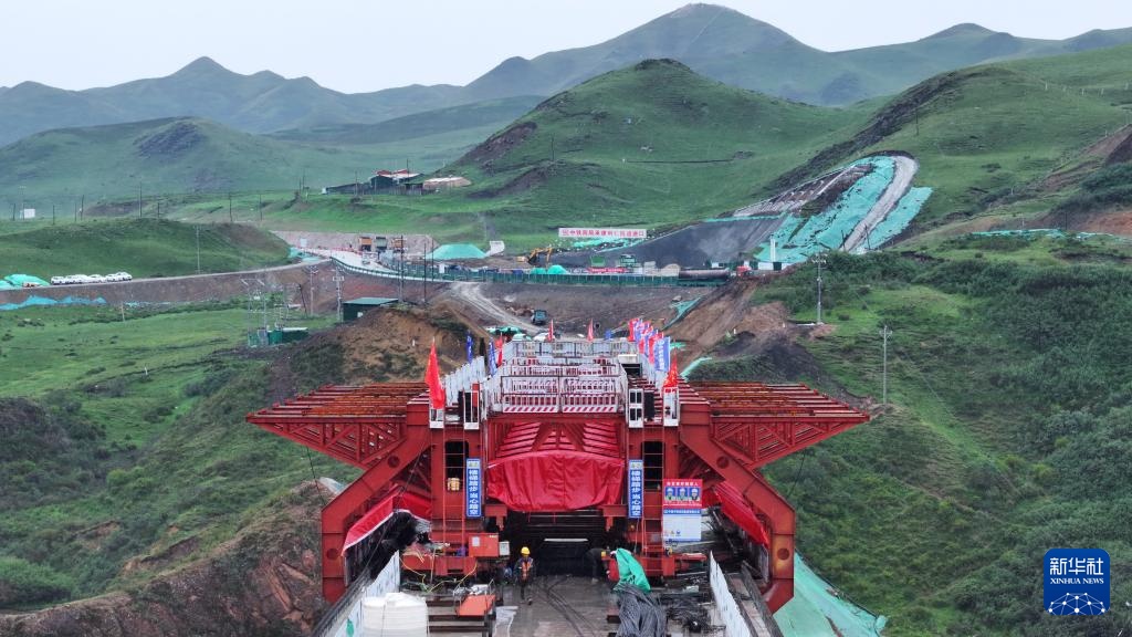 西成铁路甘肃段建设加速推进 西成铁路甘肃段建设加速推进