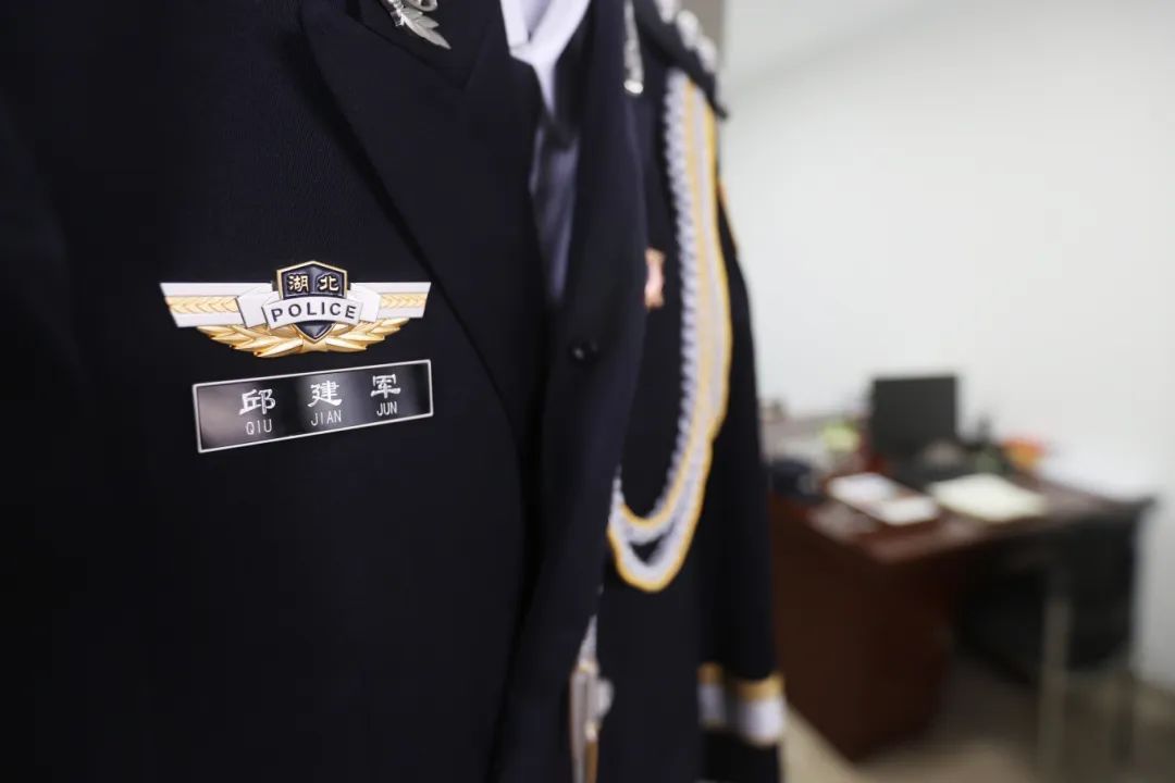 痛别英雄!武汉民警邱建军遗体告别仪式今日举行 痛别英雄!武汉民警邱建军遗体告别仪式今日举行