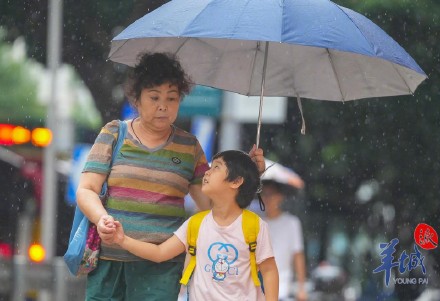 风急雨大！广东多地发布暴雨预警，预计广州明日仍有上班雨