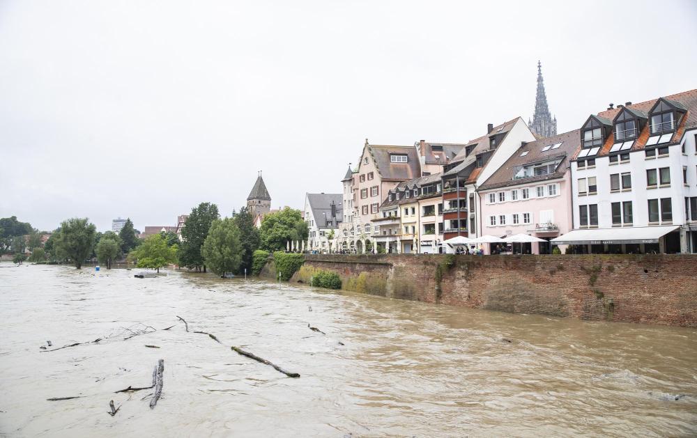 德国南部洪灾致数千人疏散　一消防员丧生