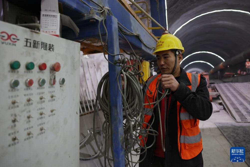 西成铁路甘肃段建设加速推进 西成铁路甘肃段建设加速推进