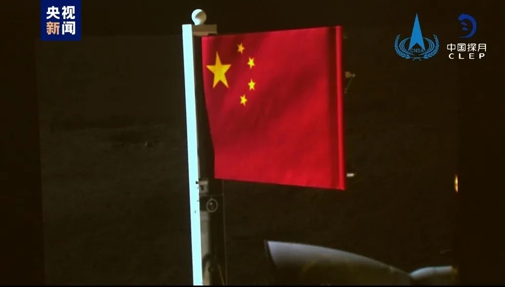五星红旗首次在月背展开！嫦娥六号完成“挖土”，这条微博的IP亮了