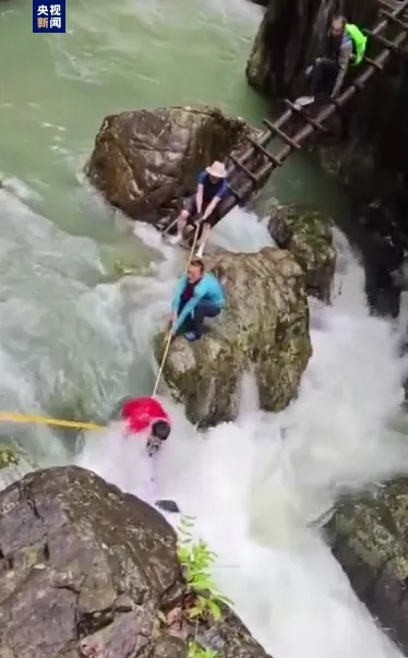 通报:浙江台州两名驴友意外落水溺亡 通报:浙江台州两名驴友意外落水溺亡
