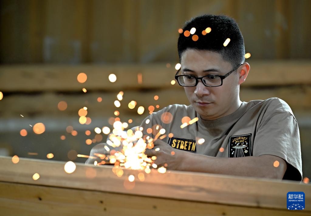 福州：匠心造龙舟