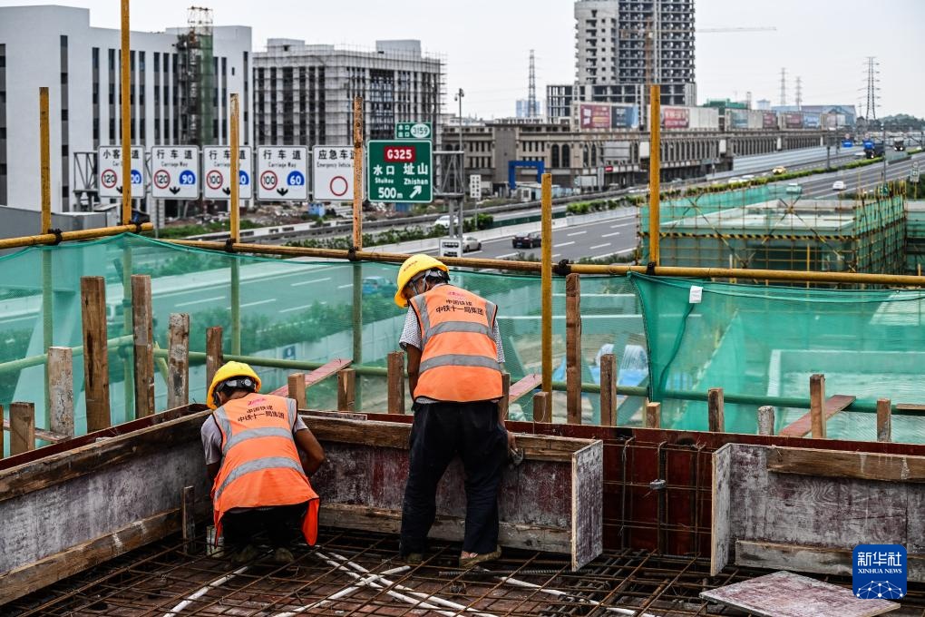 广东建高速公路新能源服务区满足群众出行新需求 广东建高速公路新能源服务区满足群众出行新需求