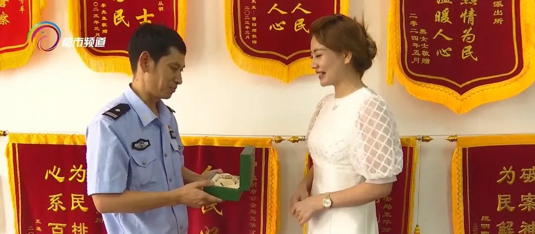 十几万一块！他一连调包三块劳力士！昆明有店家竟都没察觉……