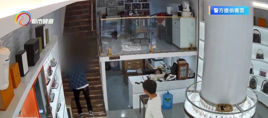 十几万一块！他一连调包三块劳力士！昆明有店家竟都没察觉……