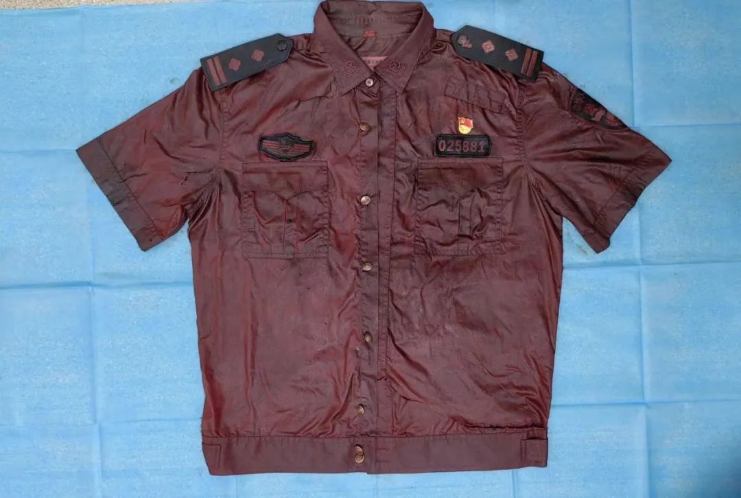 怕误伤群众未开枪，民警身中15刀牺牲，家中女儿即将高考……