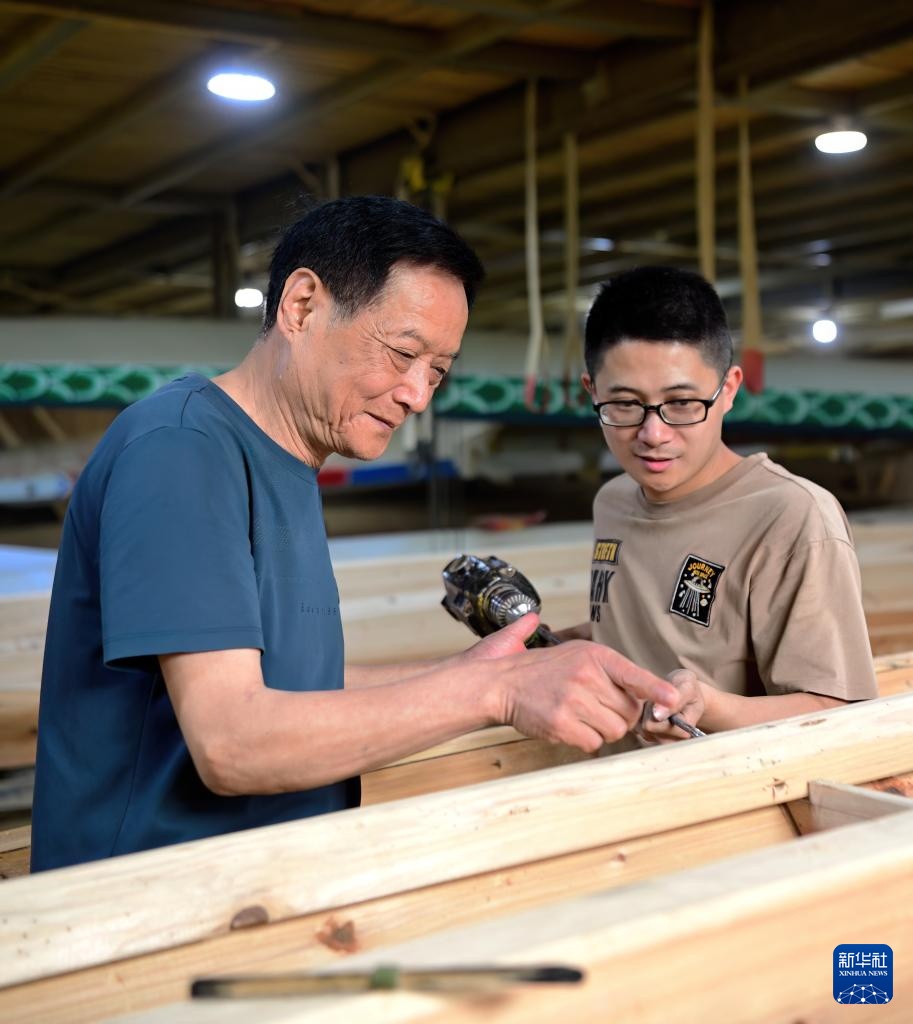 福州：匠心造龙舟