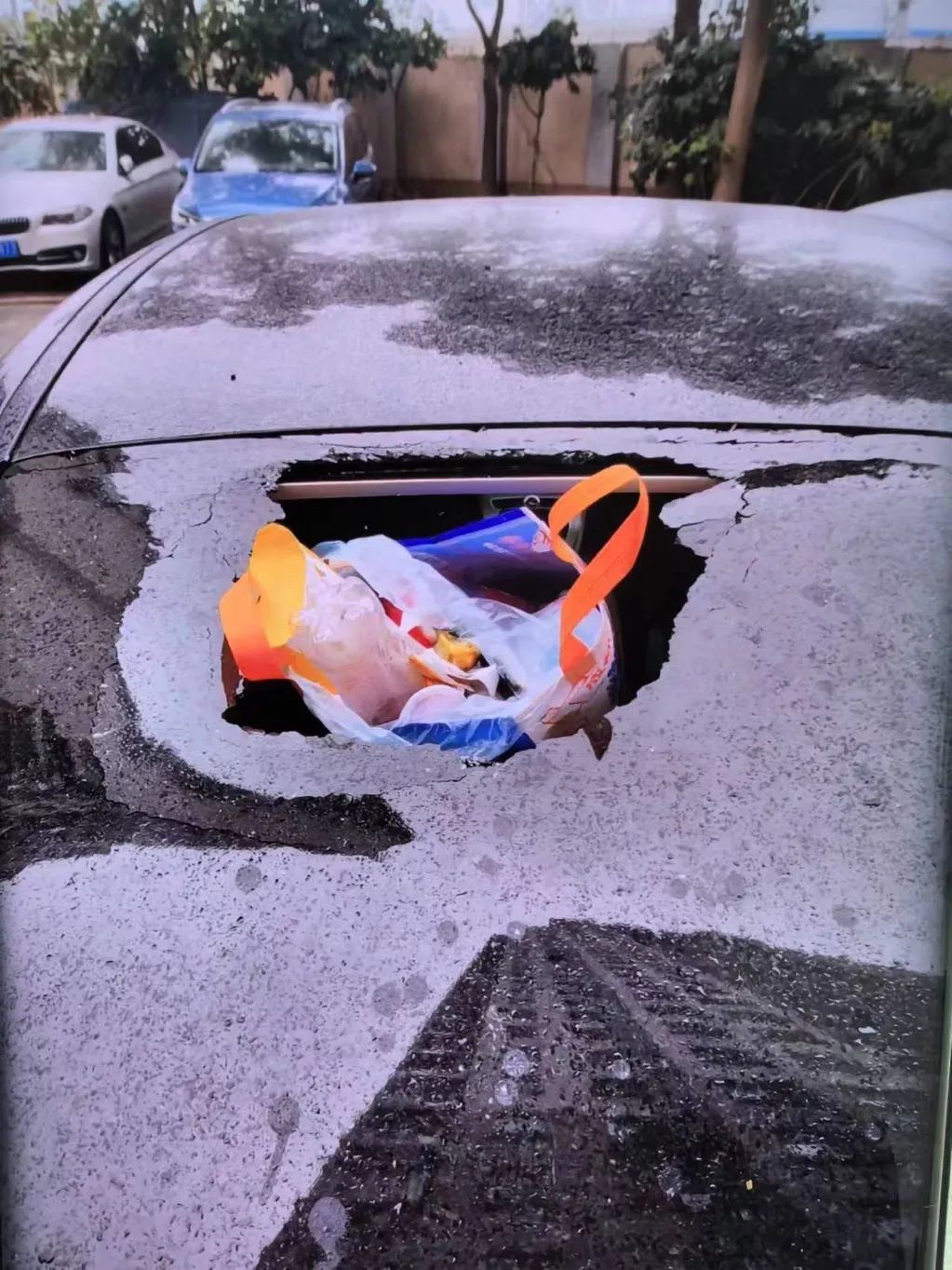 男子“图省事儿”将垃圾从18楼扔下，结果……