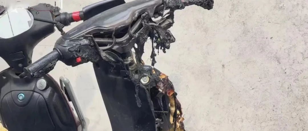 “那么小的电瓶,那么大的火灾....”上海一小区发生火灾,男子被行拘 “那么小的电瓶,那么大的火灾....”上海一小区发生火灾,男子被行拘