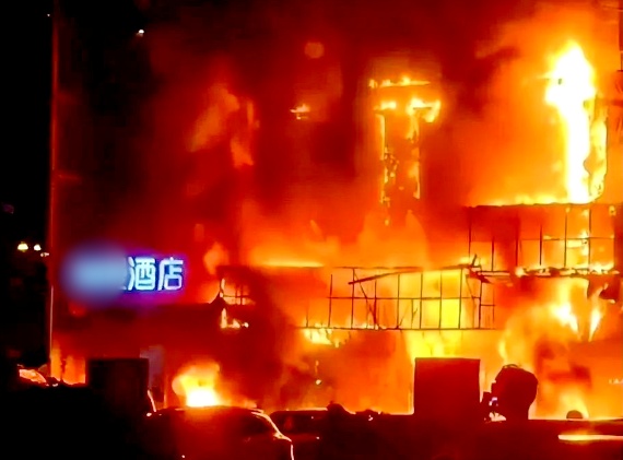 凌晨！南昌一会所发生火灾