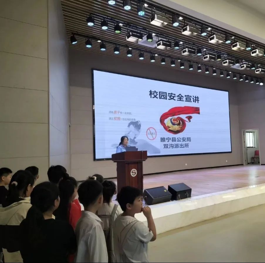 果断报警!“小孩哥”立功了! 果断报警!“小孩哥”立功了!