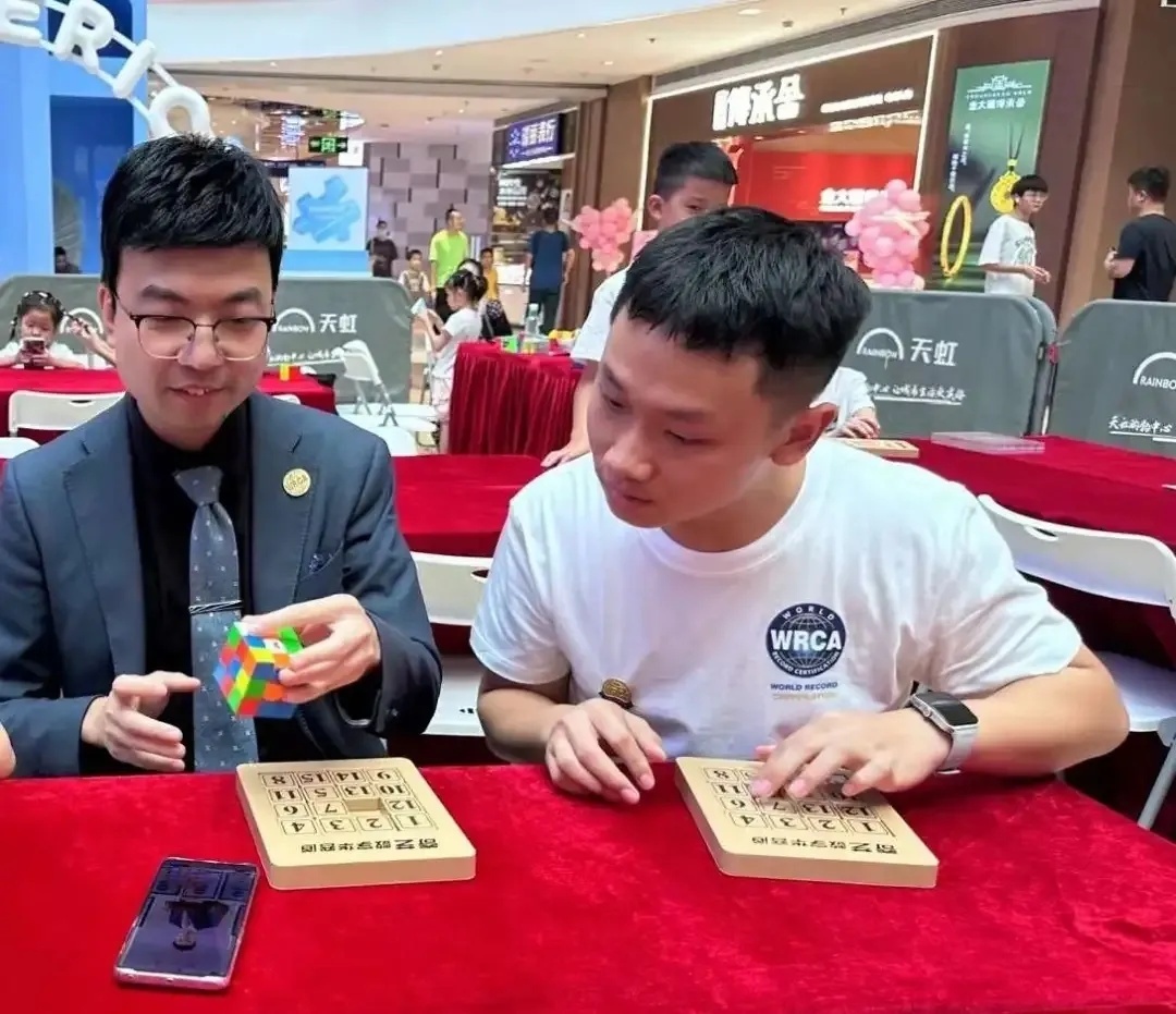 16岁少年打破世界纪录！网友：眨下眼他就完赛了？