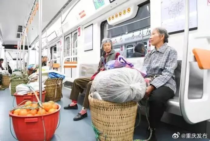 重庆回应“背篓专线”火出圈 重庆回应“背篓专线”火出圈