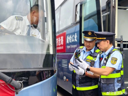 重庆交通运输执法部门对送考车辆开展安全隐患排查 重庆交通运输执法部门对送考车辆开展安全隐患排查