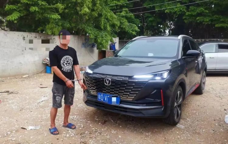 海南一男子没有驾驶证开车,还逼停他人车辆,甚至还...... 海南一男子没有驾驶证开车,还逼停他人车辆,甚至还......