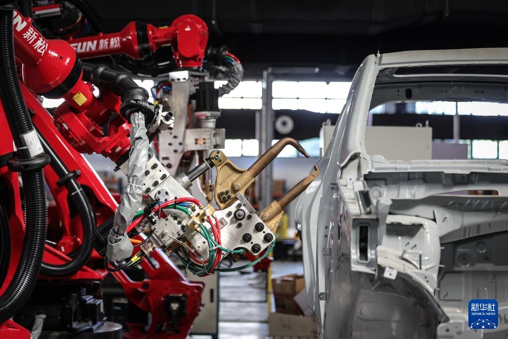 新职业故事丨机器人研发工程师：让“铁疙瘩”听懂话、干对活