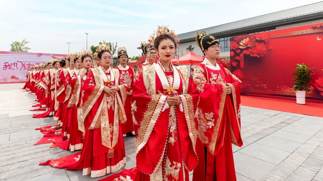 单位免费给办的婚礼，太有排面了！