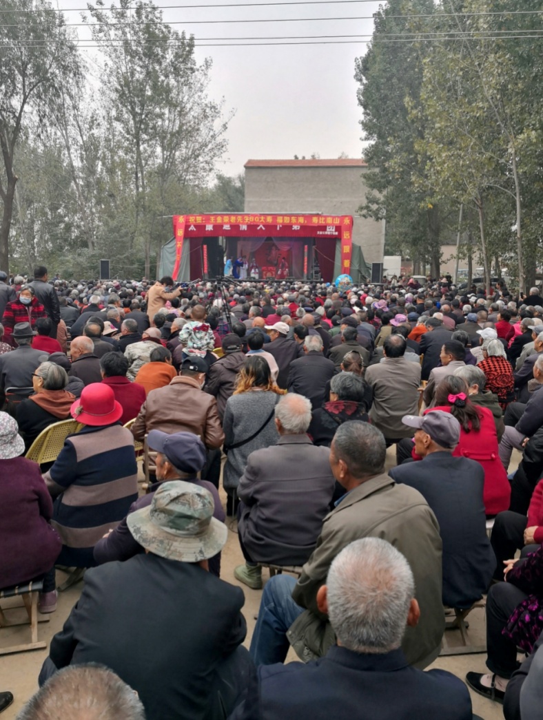 反串43年终于走红！有00后专门飞过来看她演出......