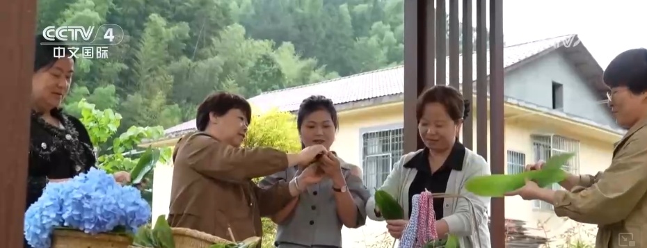 劈波斩浪迎端午 传统文化焕发新活力