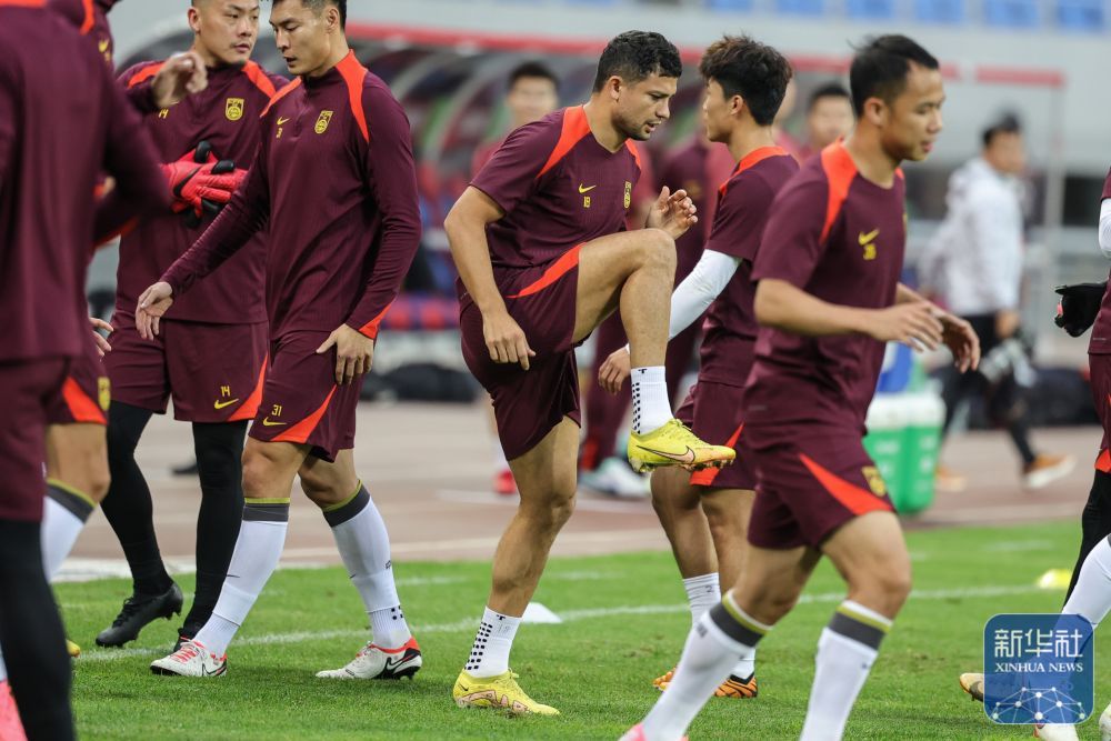 世预赛 | 中国队进行赛前训练 世预赛 | 中国队进行赛前训练