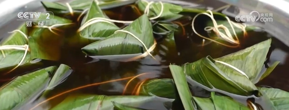 假日经济“热”力足 特色粽子争相“斗艳”激发消费新需求