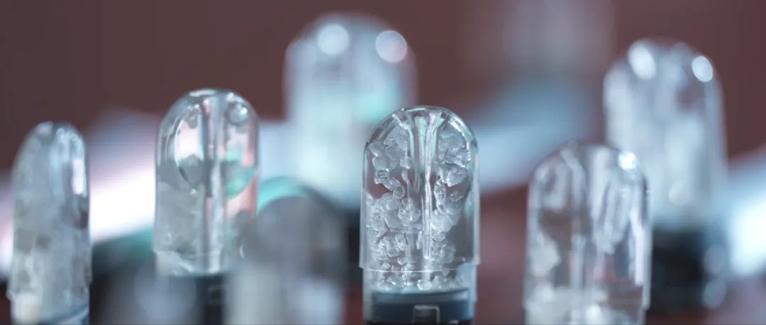 三人拒不承认吸毒！从他们身上剪了一撮毛发后......