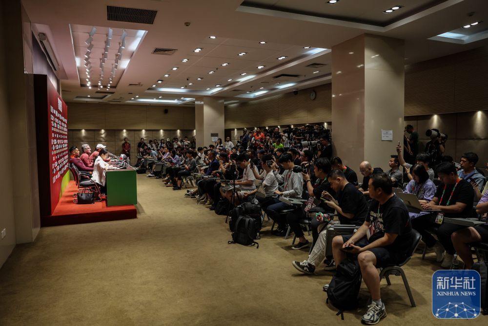 足球丨世预赛：中国队召开赛前新闻发布会