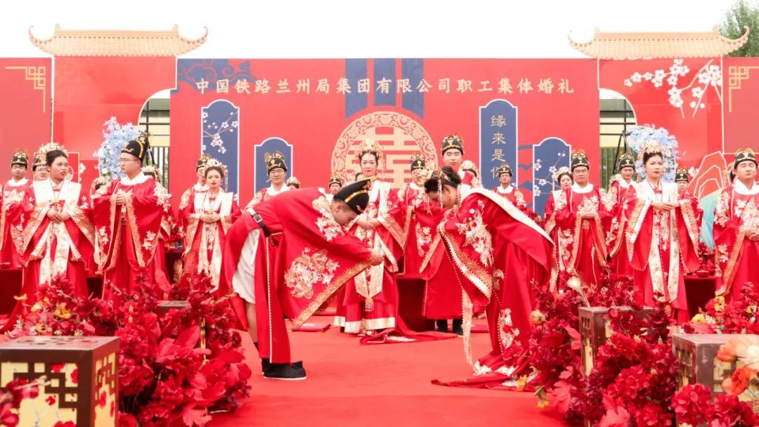 单位免费给办的婚礼，太有排面了！