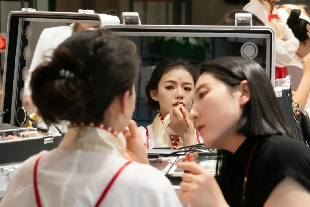 单位免费给办的婚礼，太有排面了！