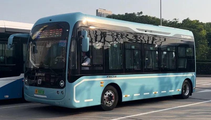 薄荷绿、粉色系……“宝宝巴士”现身上海街头!有人点赞,也有阿姨耿直吐槽→ 薄荷绿、粉色系……“宝宝巴士”现身上海街头!有人点赞,也有阿姨耿直吐槽→