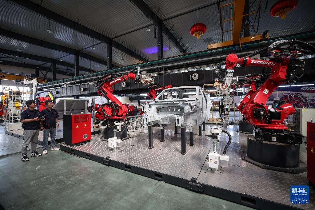 新职业故事丨机器人研发工程师：让“铁疙瘩”听懂话、干对活