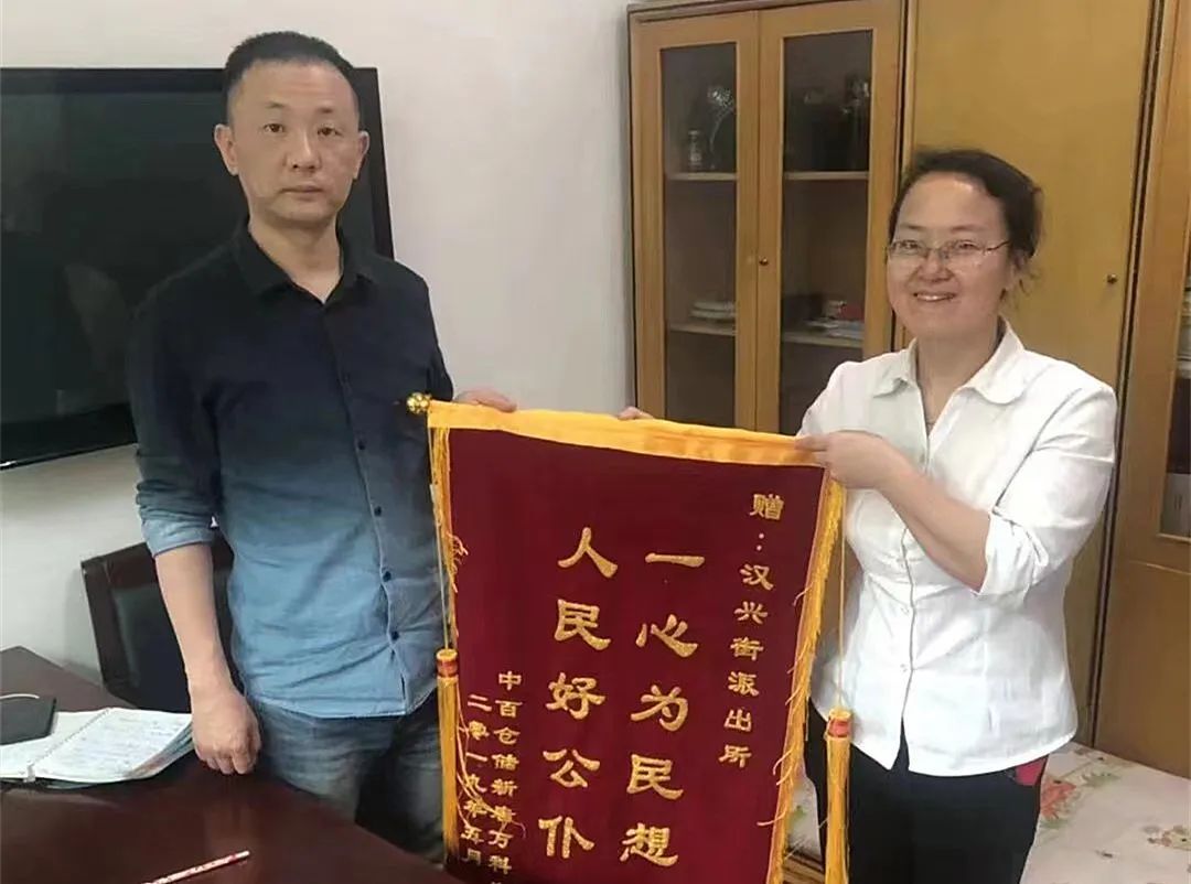 抓获潜逃8年罪犯！邱建军更多事迹公开