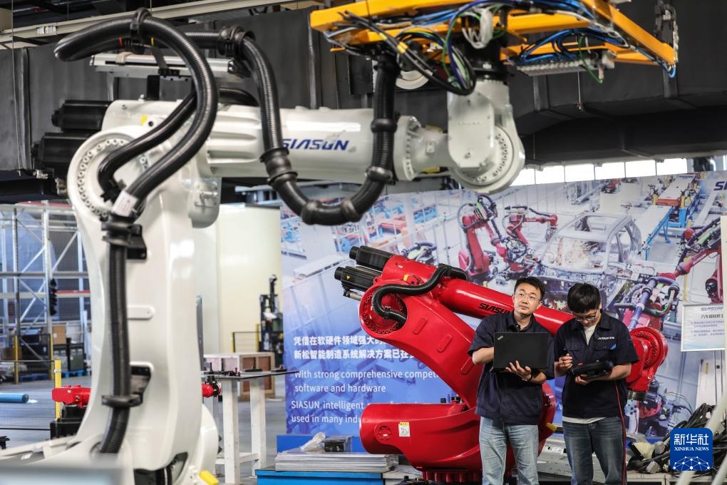 新职业故事丨机器人研发工程师：让“铁疙瘩”听懂话、干对活