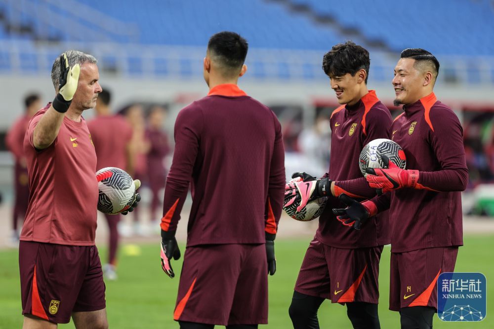 世预赛 | 中国队进行赛前训练 世预赛 | 中国队进行赛前训练