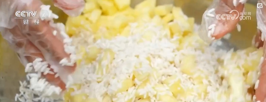 假日经济“热”力足 特色粽子争相“斗艳”激发消费新需求