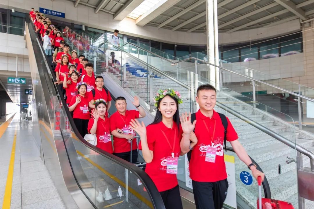 单位免费给办的婚礼，太有排面了！