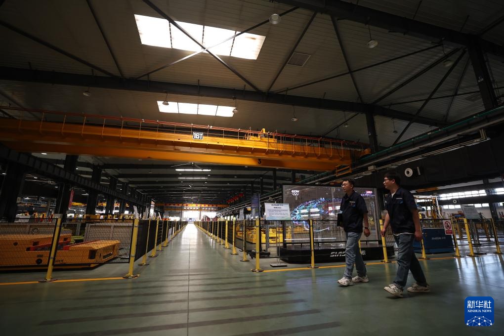 新职业故事丨机器人研发工程师：让“铁疙瘩”听懂话、干对活