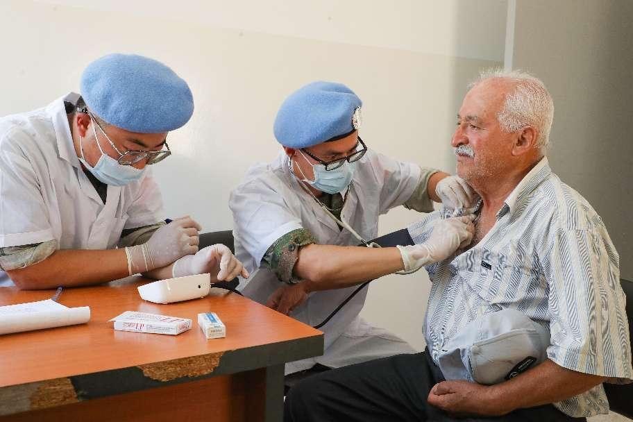 我第22批赴黎维和多功能工兵分队开展义诊活动