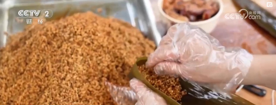 假日经济“热”力足 特色粽子争相“斗艳”激发消费新需求