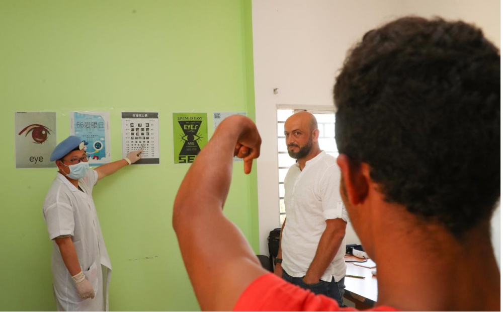 我第22批赴黎维和多功能工兵分队开展义诊活动