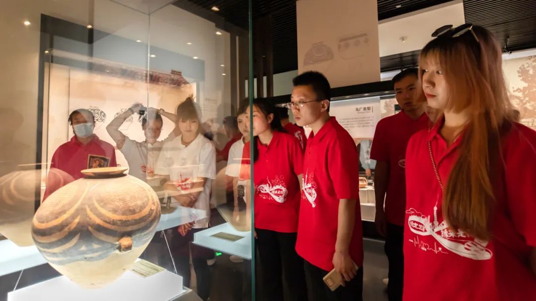 单位免费给办的婚礼，太有排面了！