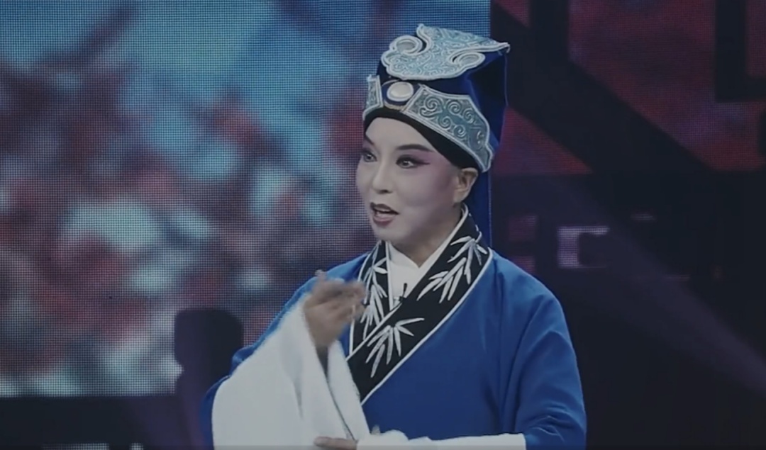 反串43年终于走红！有00后专门飞过来看她演出......