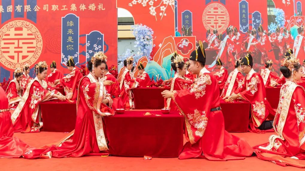 单位免费给办的婚礼，太有排面了！